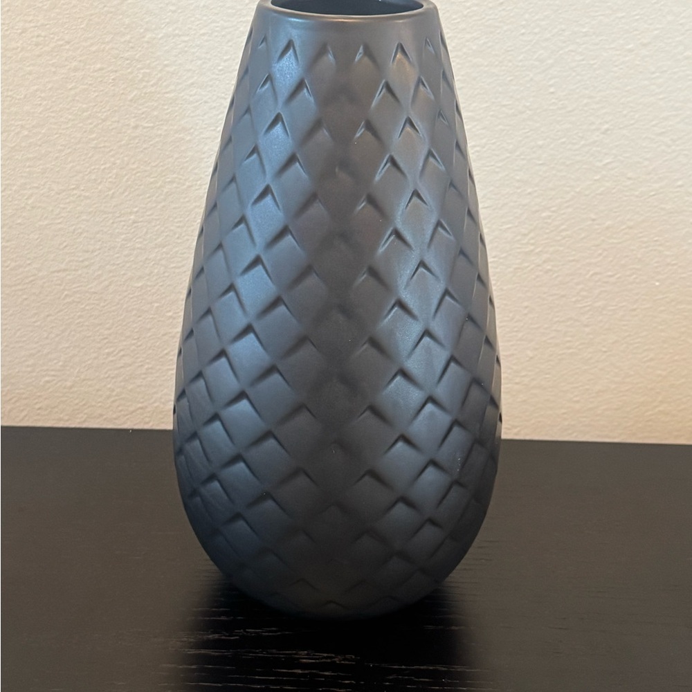 Modern Black Diamond Pattern Vase